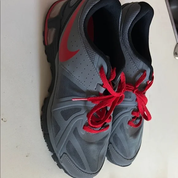 Nike Red and Gray Running Shoes AIR MAX - Picture 2 of 5